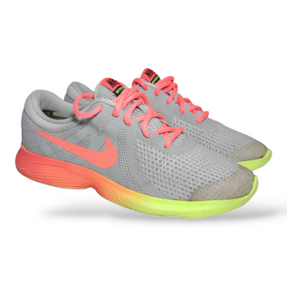 Nike Revolution 4