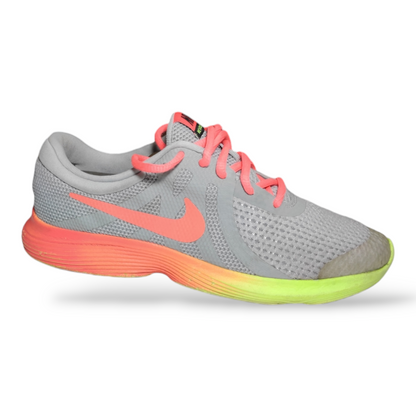 Nike Revolution 4