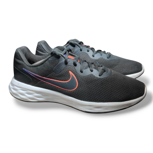 Nike Revolution 6